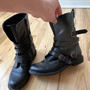 Stylish Black Buckle Ankle Boots / Booties - Size 7.5